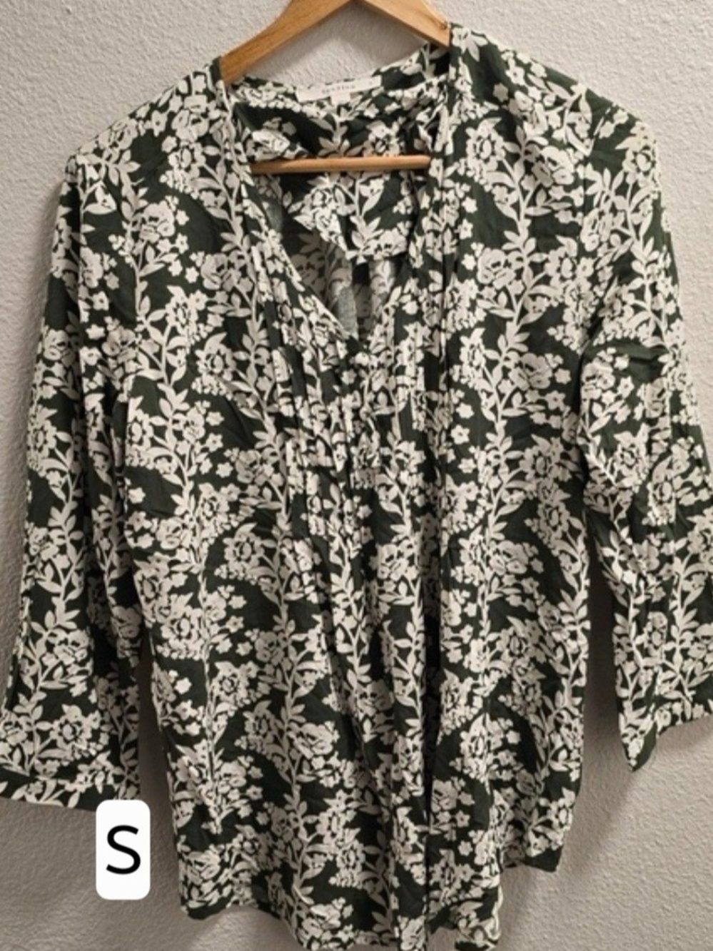 Women's Blouse Bundle Of 6 - Picture 4 of 7